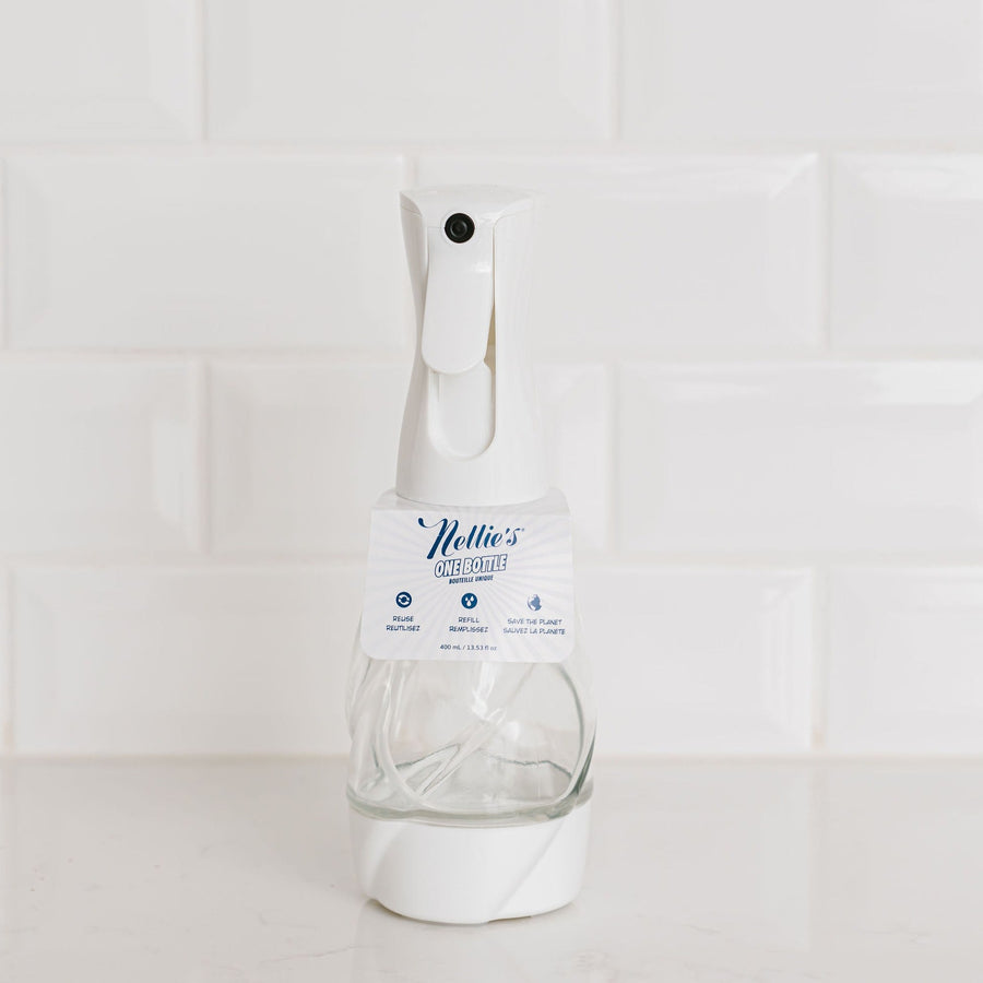 Reusable glass spray bottle with long fine mist in clear glass
