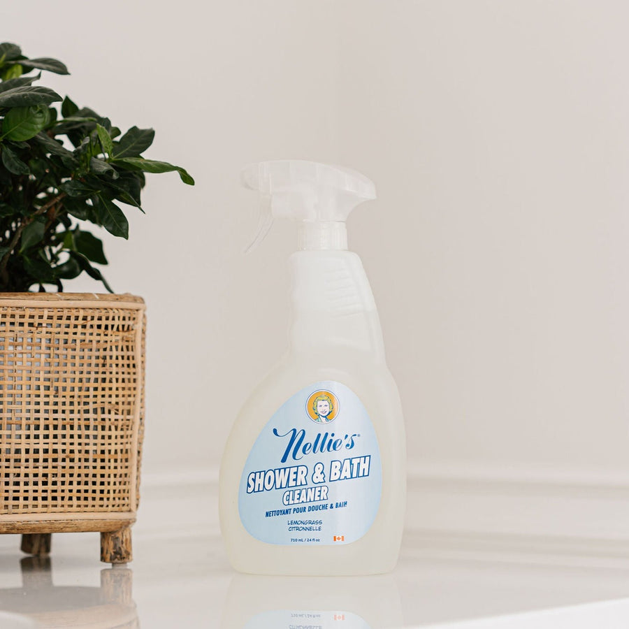 Plant based and eco-friendly Shower & Bath Cleaner with a refreshing lemongrass scent