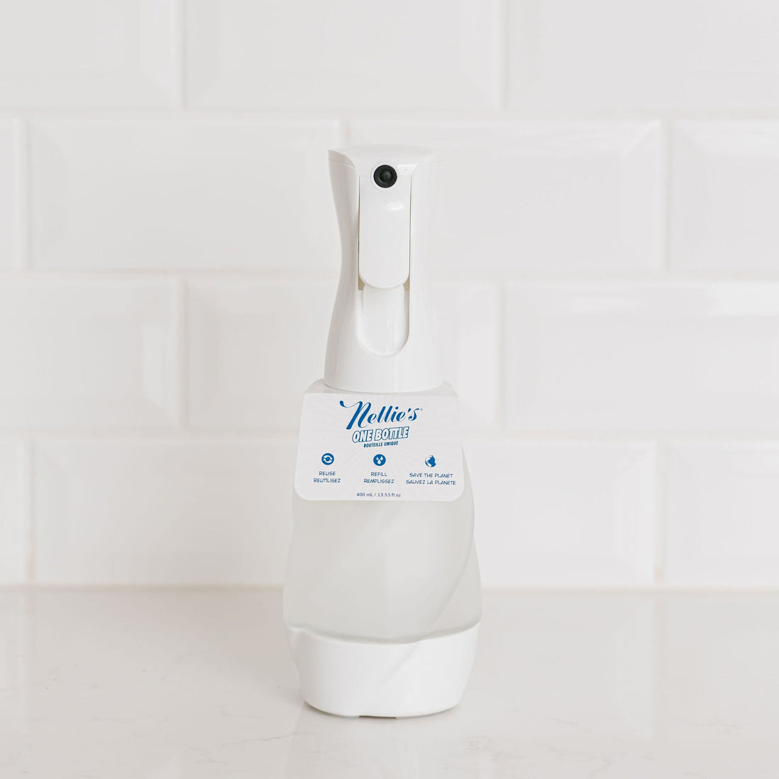 Reusable glass spray bottle with long fine mist in frosted glass 